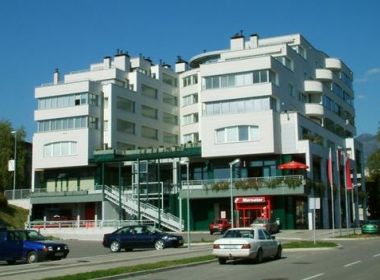 Stanovanjsko poslovni objekt SVETILNIK